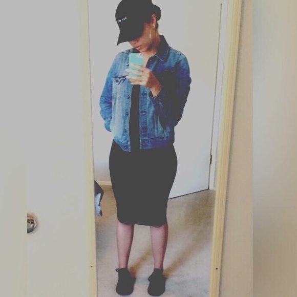 ๐Meet your Posher, Jennifer๐ - Picture 3 of 3